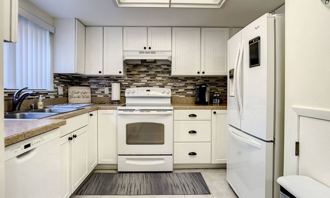 New Smyrna Beach Condo | Vacation at our 1 bedroom Beach Villa lots of amenities including Pickleball