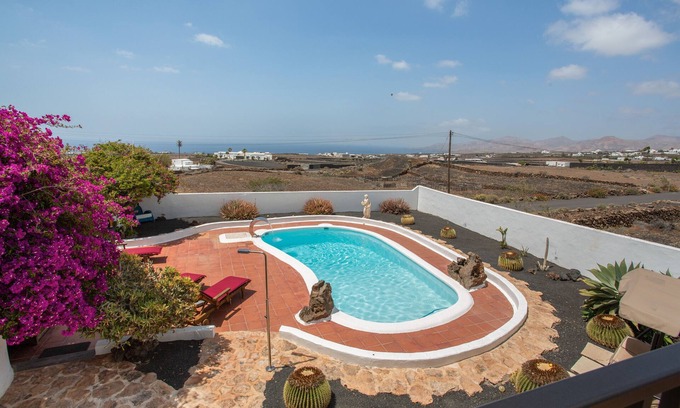 Macher Apartment | Vacation 'Camelio' with Mountain View, Private Pool and Private Terrace