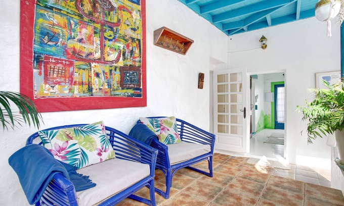 Tabayesco Ski Chalet | Vacation Chalet Casa Azul with Mountain View, Wi-Fi, Garden & Terrace