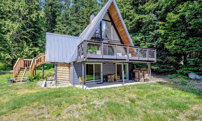 Hyak House | Vacation Elation