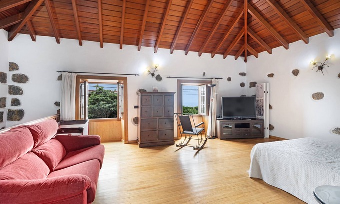 La Matanza de Acentejo House | Vacation Home 'Los Panaderos' with Mountain View, Balcony and Wi-Fi