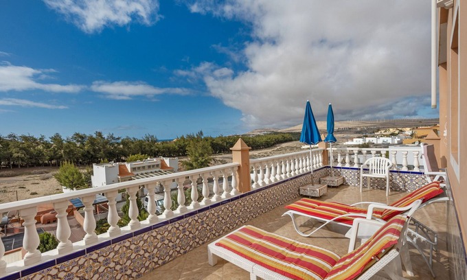 Bahia Calma Apartment | Vacation 'Fuerteventura' with Shared Pool, Wi-Fi and Air Conditioning