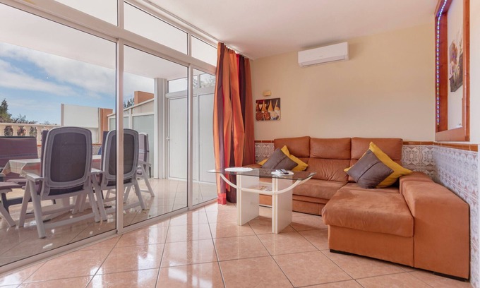 Bahia Calma Apartment | Vacation 'Gran Canaria' with Shared Pool, Wi-Fi and Air Conditioning
