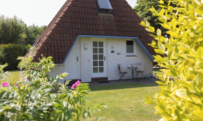 Dorumer Neufeld House | Vacation home North Sea breeze. Picturesque and with a sun terrace.