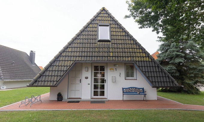 Wurster Nordseekuste House | Vacation home Medemsand 1, idyllic and in the middle of the action.