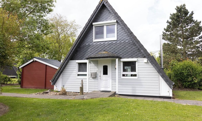 Dorumer Neufeld House | Vacation home Fuchsbau. Peaceful and close to the beach.
