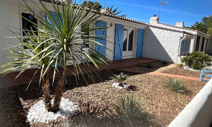 La Gueriniere House | Vacation home 50 m from the beach, Tresson village, Noirmoutier
