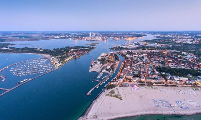 Hohe Dune Apartment | Vacation home at the marina, yacht