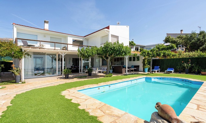 Malgrat de Mar House | Vacation Home "Can di Luca" with Sea View, Pool & Wi-Fi