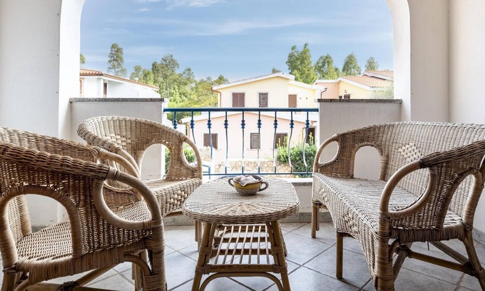 Sos Alinos Apartment | Vacation Home Casa Smeralda with A/C & Balcony