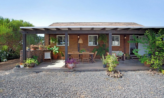 Lajares House | Vacation Home "Casa al Volcán" with Private Garden & Wi-Fi
