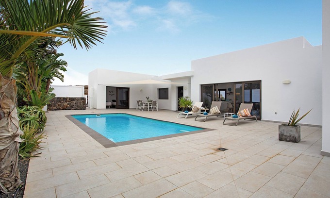 Villaverde House | Vacation Home 'Casa Cabra' with Sea View, Private Pool and Wi-Fi