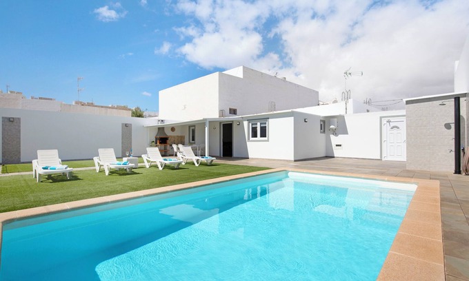 El Matorral House | Vacation Home "Casa Muley" with Private Pool, Private Garden & Wi-Fi