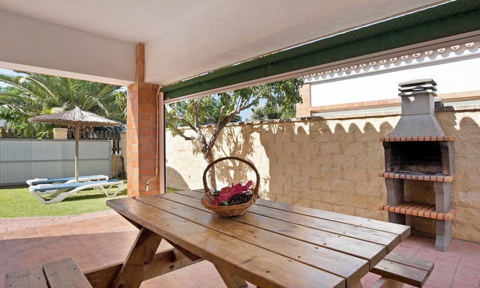 Zahora House | Vacation Home "Casa Zahora" On the Beach with Terrace, Garden and Air Conditioning