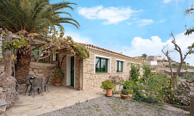 Granadilla de Abona House | Vacation Home "Casita El Parral" with Mountain View, 2 Private Terraces & Wi-Fi