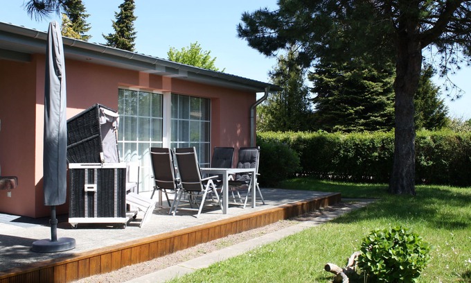 Ostseebad Ahrenshoop House | Vacation home close to the beach for 2 to 3 people on a large plot, quiet location.