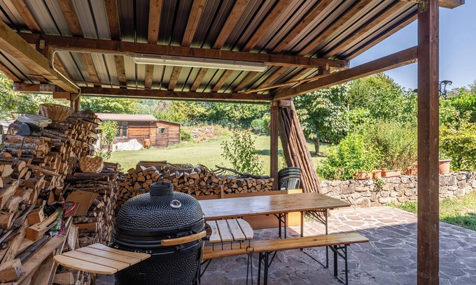 Pieve Fosciana House | Vacation Home "Di Nonna Adriana" with Shared Garden & Wi-Fi
