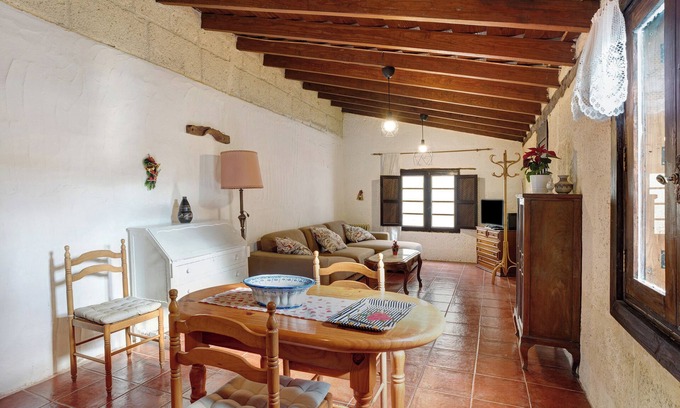 Arico el Nuevo House | Vacation Home "El Drago" with Mountain View, Pool & Wi-Fi