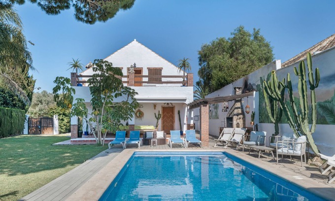 Zahora House | Vacation Home "El Rincon Del Che" with Private Pool, Garden & Wi-Fi