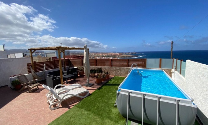 Telde House | Vacation Home 'Olas De Plata' with Sea View, Private Pool and Wi-Fi
