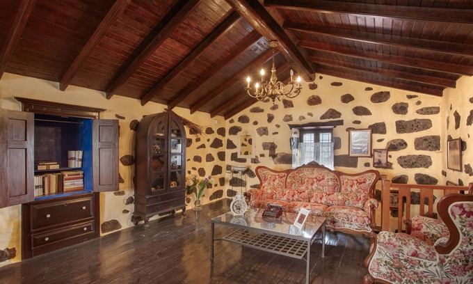 La Yedra House | Vacation Home 'Casa de Campo Ancana' with Mountain View, Private Terrace and Wi-Fi