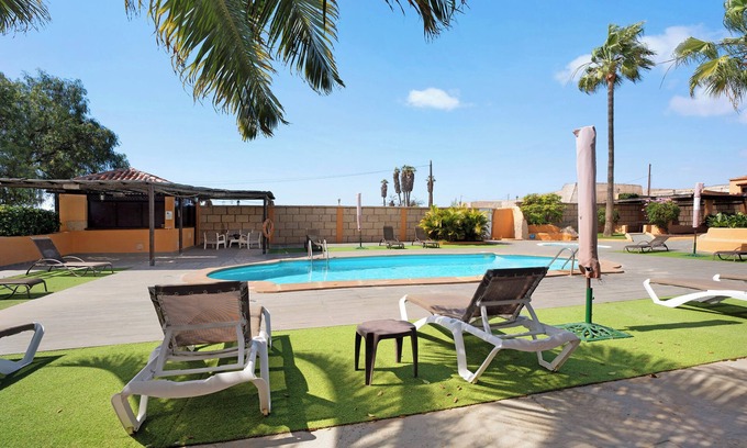 Las Galletas Apartment | Vacation Home "Finca La Bonita P2" with Shared Pool & Wi-Fi