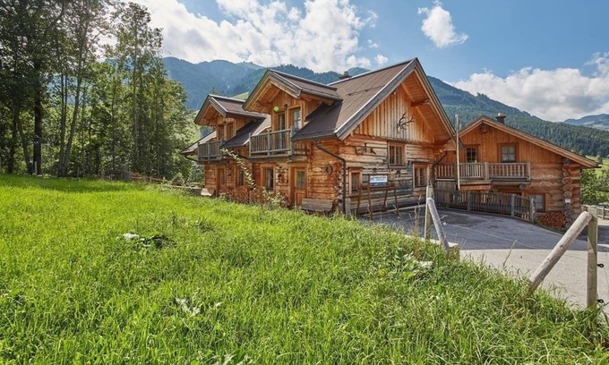 Saalbach-Hinterglemm House | Vacation home for 8 guests with 100m² in Saalbach (294780)