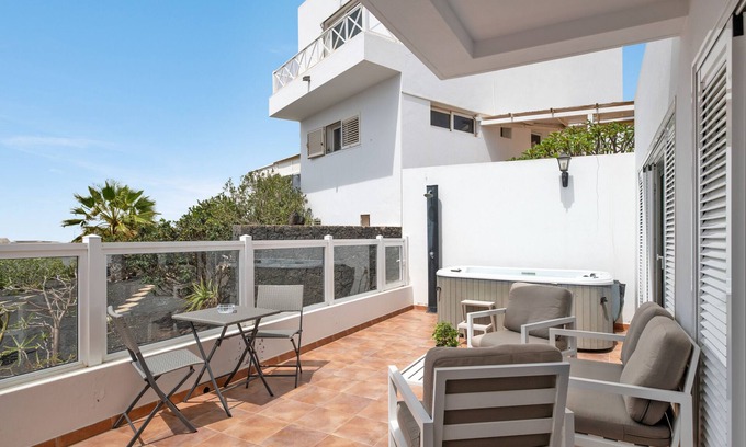 La Asomada House | Vacation Home 'Garten Apartment' with Sea View, Private Terrace and Wi-Fi