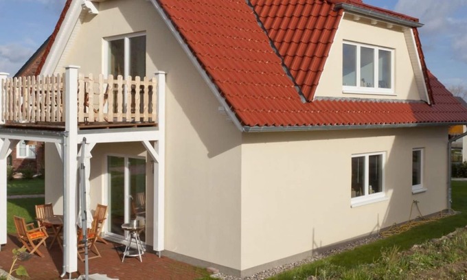 Wohlenberg House | Vacation Home "Haus Münster Wohnung 2" with Sea View, Private Garden & Wi-Fi