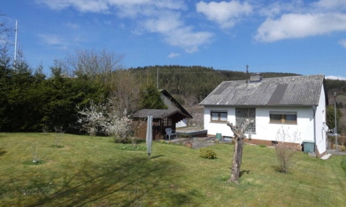 Sensweiler House | Vacation home Hunsrück; garden; barbecue area; child and pet friendly!