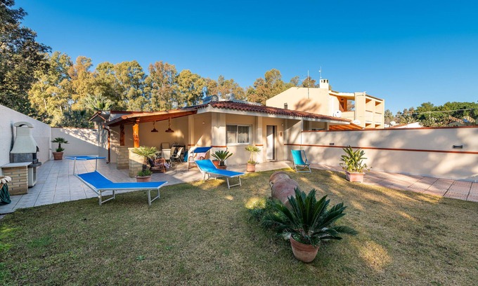 Geremeas House | Vacation Home "Ibiscus Rosa 1" with Mountain View, Terrace & A/C