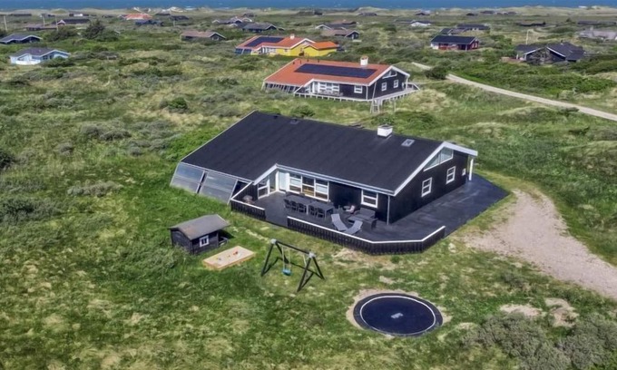 Hjørring House | Vacation home "Ilenia" - 730m from the sea in NW Jutland in Hjørring - 14 persons, 5 bedrooms
