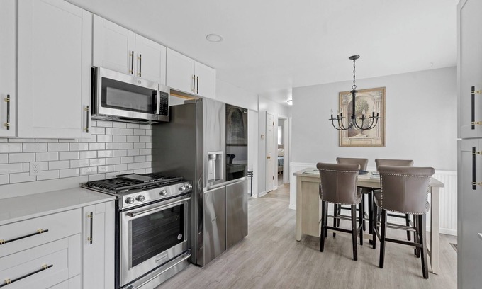 Feura Bush House | Vacation home just 11 minutes from MVP Arena