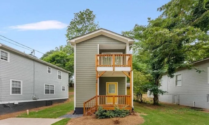 South Atlanta House | Vacation home just 7 minutes drive to Mercedes-Benz Stadium