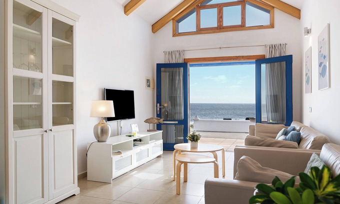 Punta Mujeres House | Vacation Home La Mariana with Direct Sea View, Wi-Fi, Terrace & BBQ
