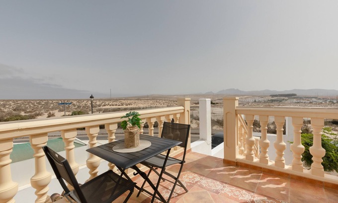 Bahia Calma House | Vacation Home 'Las Arenas Family' with Mountain View, Private Terrace and Wi-Fi