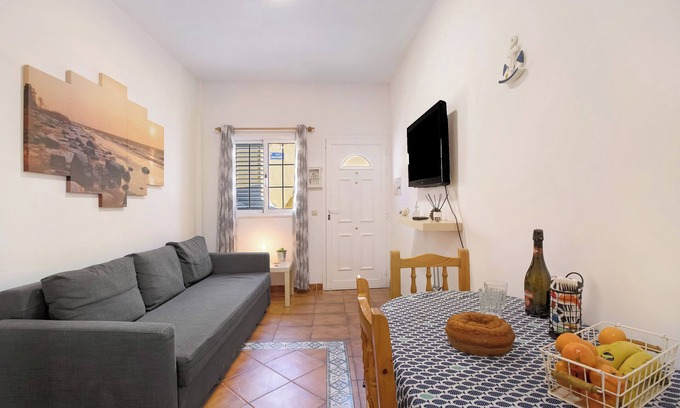 Las Arenas Apartment | Vacation Home "Las Arenas Bajo" close to the Sea with Wi-Fi