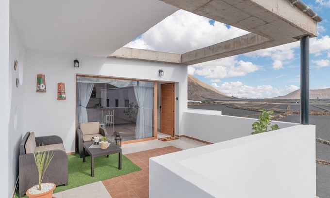 Tajaste House | Vacation Home 'Marde Loft' with Mountain View, Private Terrace and Wi-Fi