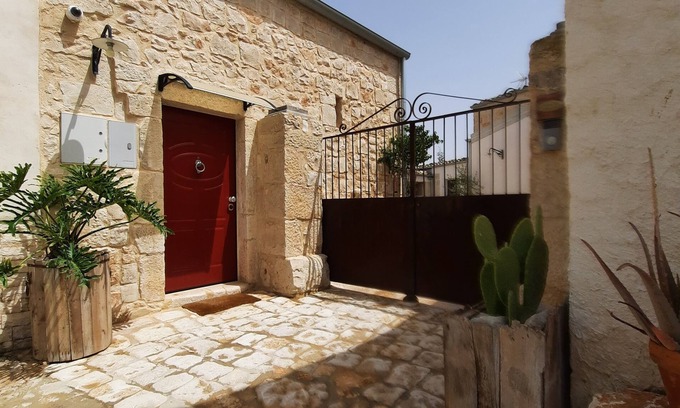Ragusa Apartment | Vacation Home Marina di Ragusa "A STACCIA old oven"
