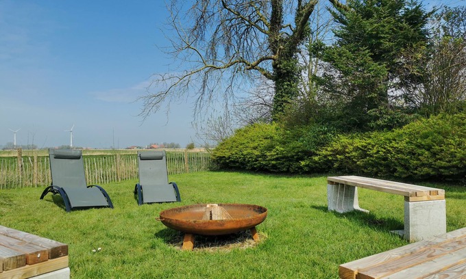 Werdum House | Vacation home Oll Smee 9 - Huus Twee with beach chair, fenced garden and fireplace!