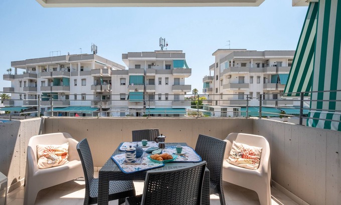 Rivabella House | Vacation Home 'Pineta Mare Flat' with Sea View, A/C & Private Terrace