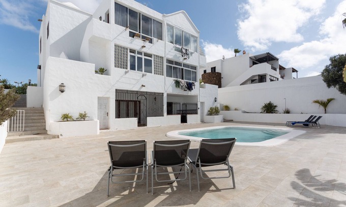 Playa del Cable House | Vacation Home 'Queen Vetusta -Pool and Tennis' with Shared Pool, Shared Terrace and Wi-Fi