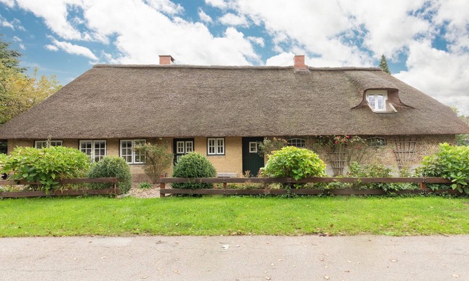 Ostenfeld House | Vacation home Reetdachhaus zur Sandkuhle in Ostenfeld for up to 4 people