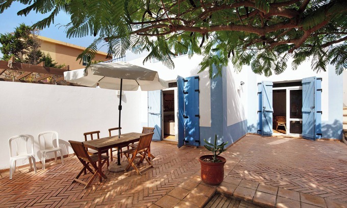 Corralejo Villa | Vacation Home "Villa Lucila" with Sea View, Garden & Wi-Fi