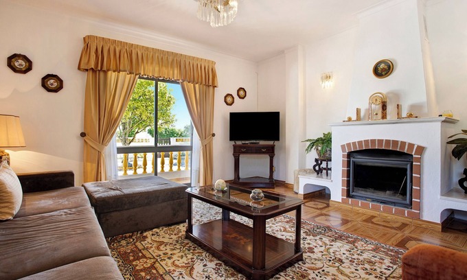 Sargacal House | Vacation Home Vivenda Ribeiro - A with Mountain View, Fireplace, Wi-Fi, Garden, Terrace & Balcony