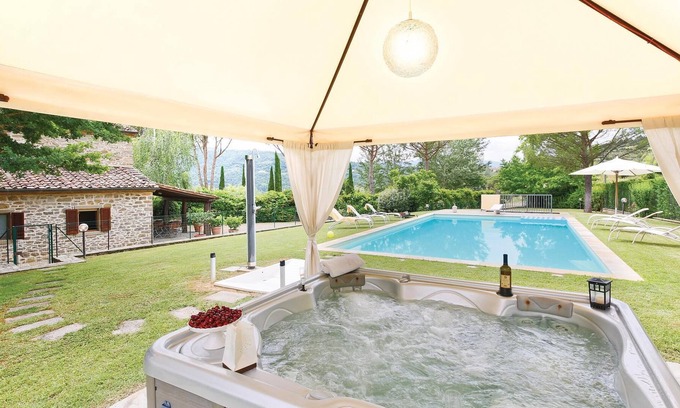 Subbiano House | Vacation home with pool and jacuzzi for the exclusive use of guests in Subbiano, in the Arno Valley