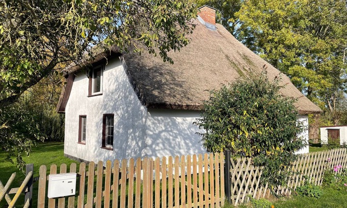 Ummanz Apartment | Vacation home with thatched roof - HOL - FH Reetdach Waase