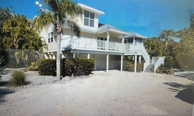 Heron's Landing House | Vacation home within walking distance to Bowman Beach