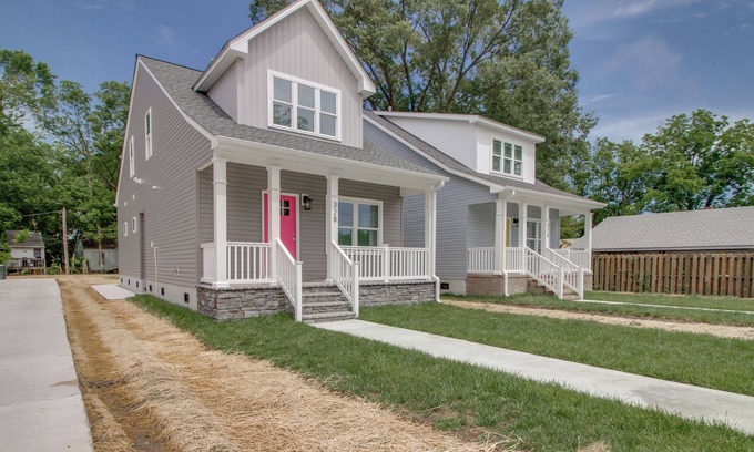 Hampton House | Vacation Homes at Buckroe Beach! Sleeps 10 2
