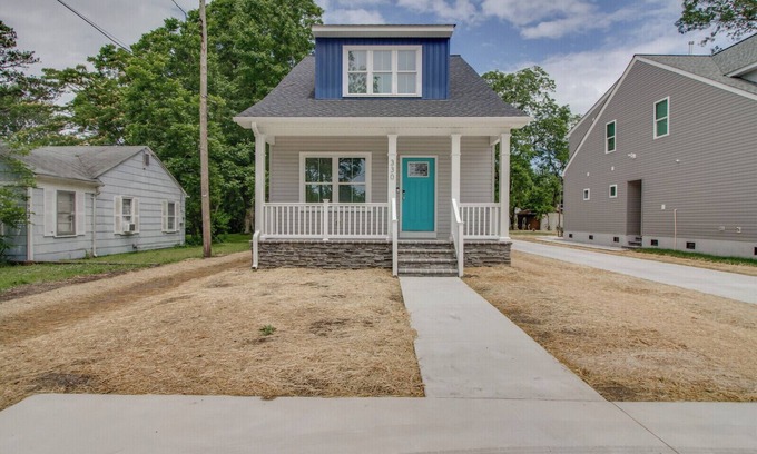Hampton House | Vacation Homes at Buckroe Beach! Sleeps 10 3